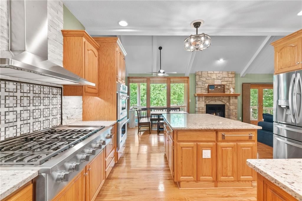 702 Bellerive Court, Lansing, KS