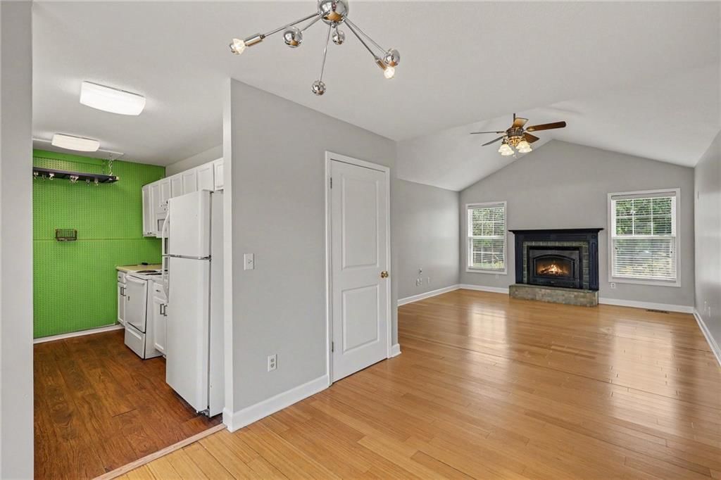 8285 N Revere Avenue — photo 8