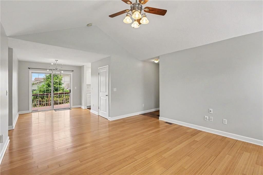 8285 N Revere Avenue — photo 9