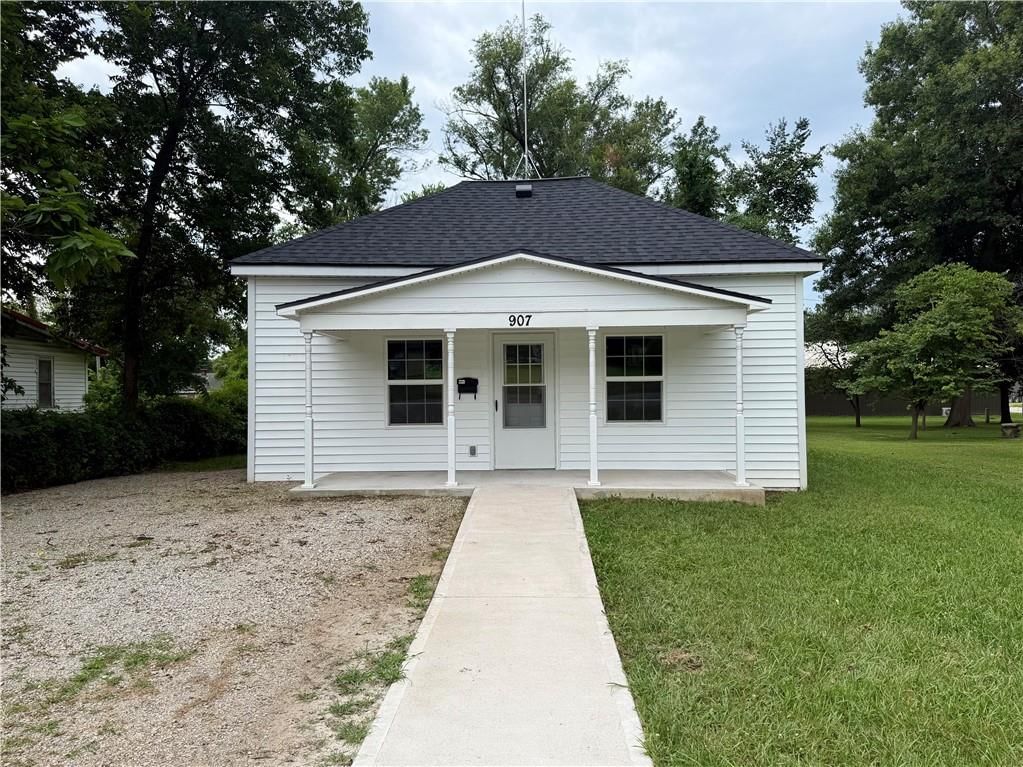 907 E Walnut Street, Rich Hill