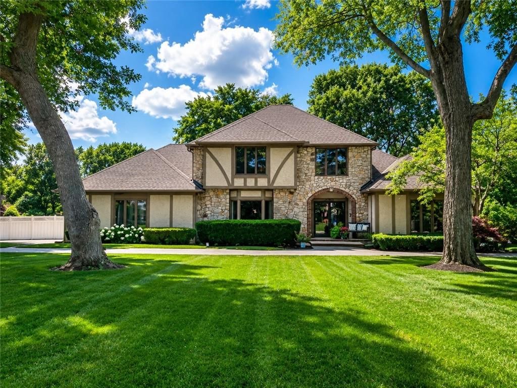 1401 Deer Run Trail, Blue Springs, MO