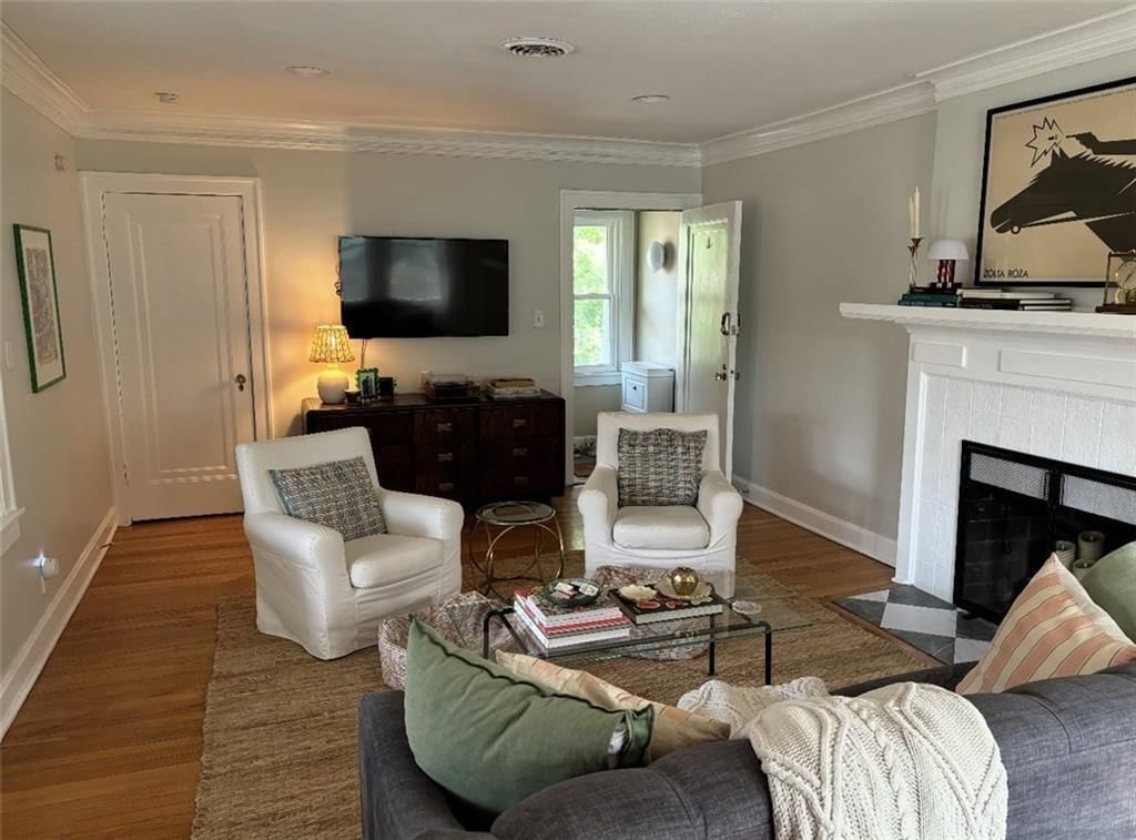 201 W 51st Terrace — photo 8