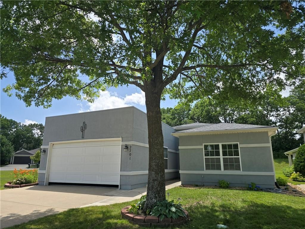 2701 NE Sonora Valley Drive, Blue Springs, MO