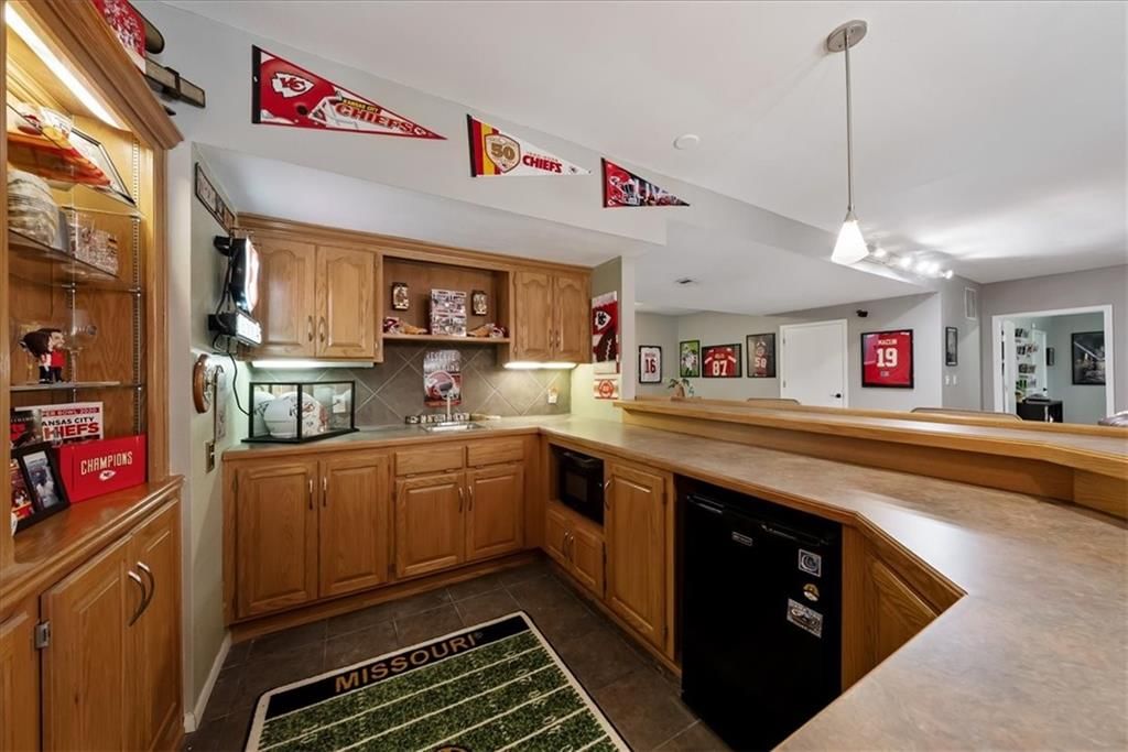 8517 N Barberry Avenue — photo 30