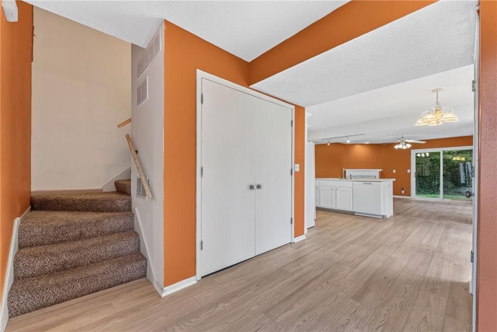 8124 N Elmwood Avenue — photo 3