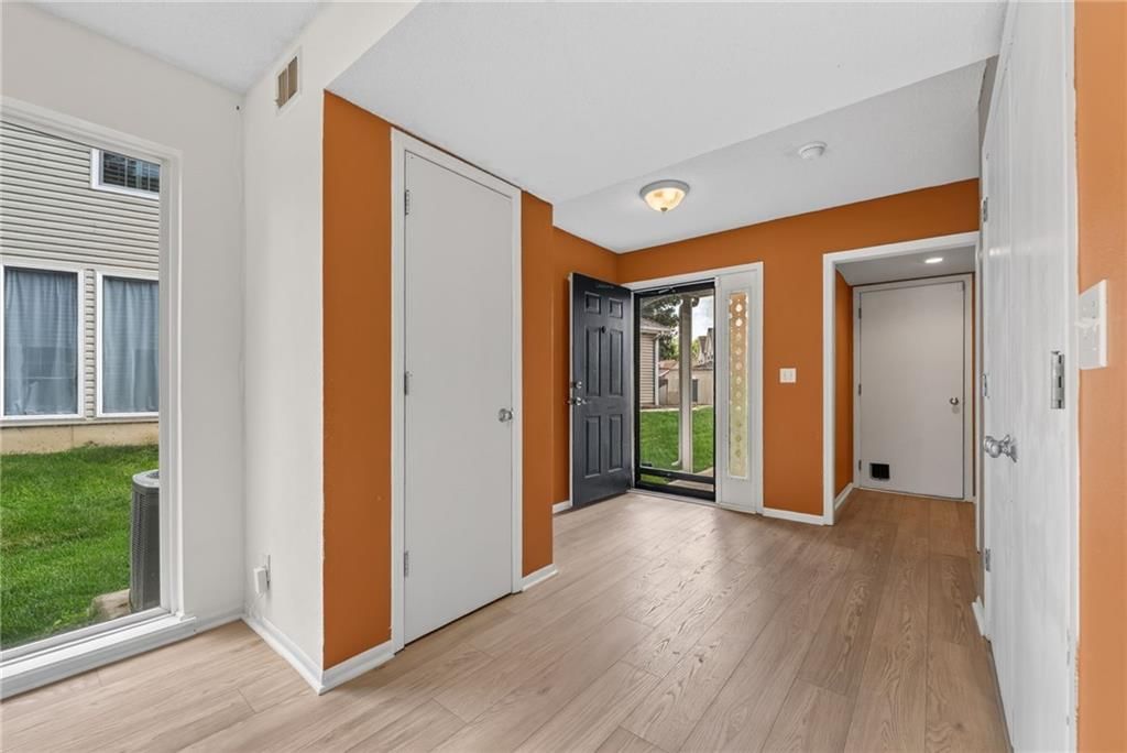 8124 N Elmwood Avenue — photo 4