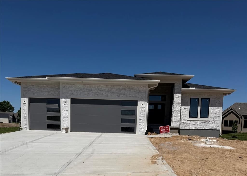 6010 Apache Drive, Shawnee, KS