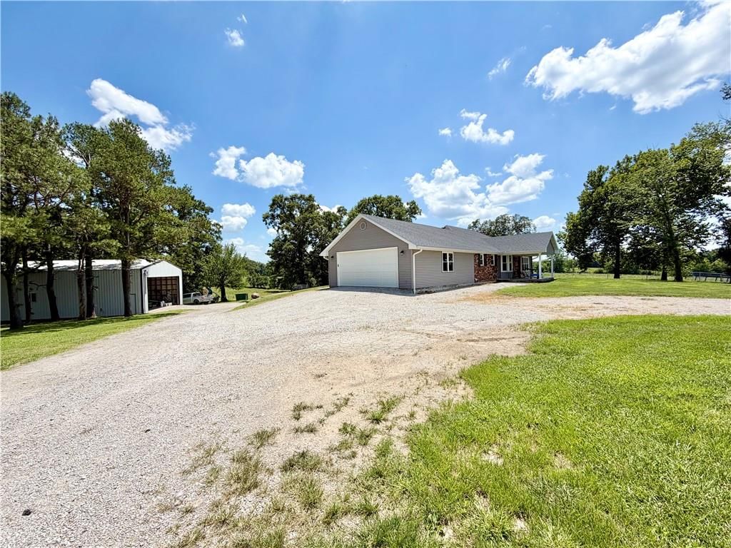 3187 NE County Road 2504 — photo 3