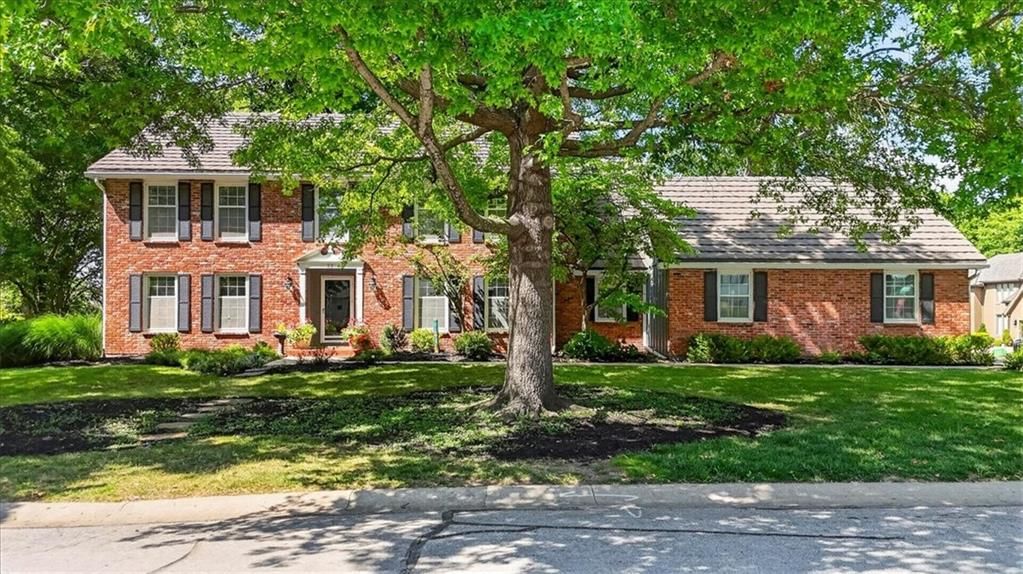 22 NE Bayview Drive, Lee's Summit, MO