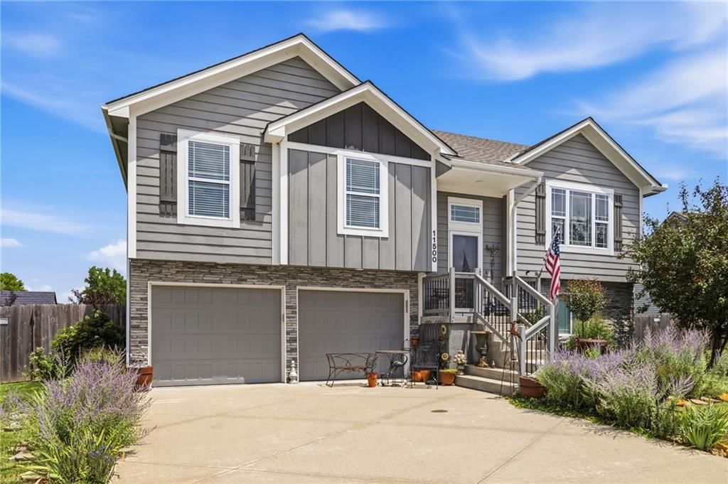 11500 E 207th Circle, Peculiar, MO