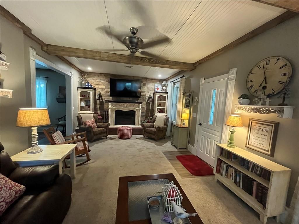 212 S Elm Street — photo 2
