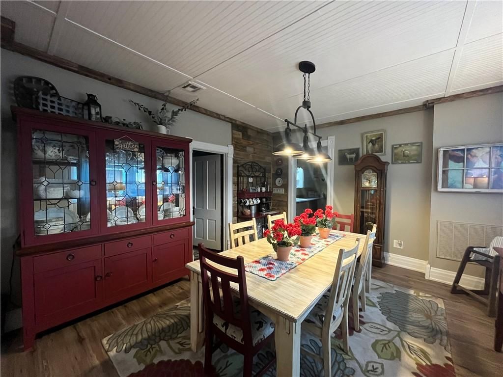 212 S Elm Street — photo 12