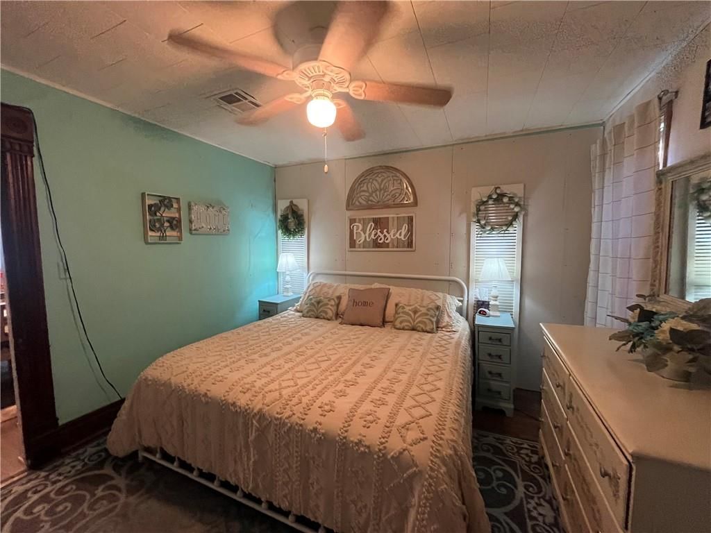 212 S Elm Street — photo 18