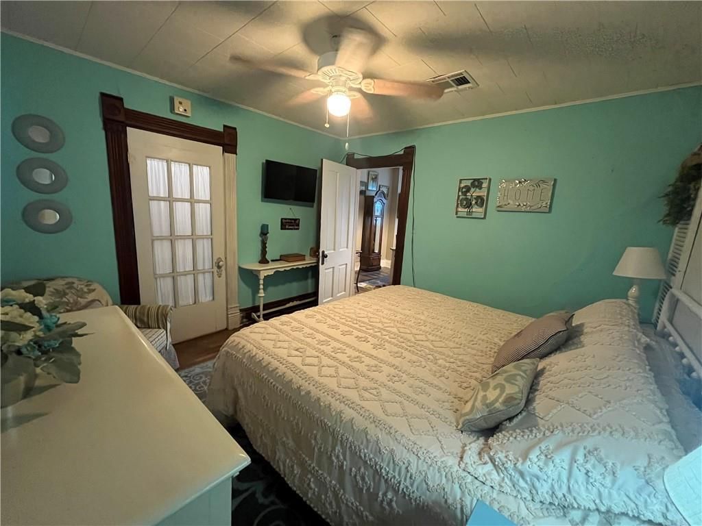 212 S Elm Street — photo 21