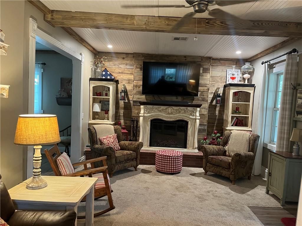 212 S Elm Street — photo 4