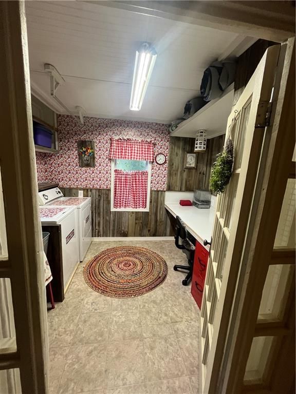 212 S Elm Street — photo 33