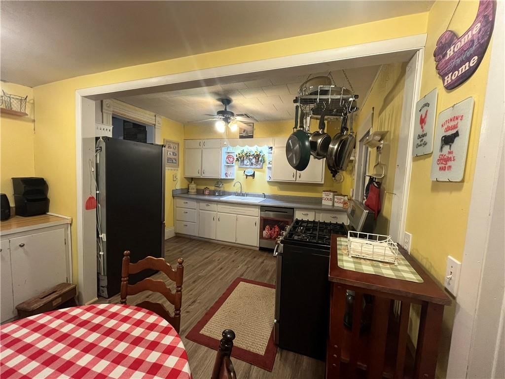 212 S Elm Street — photo 42