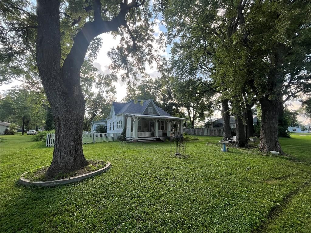 212 S Elm Street — photo 48