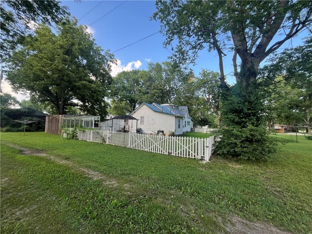 212 S Elm Street — photo 49