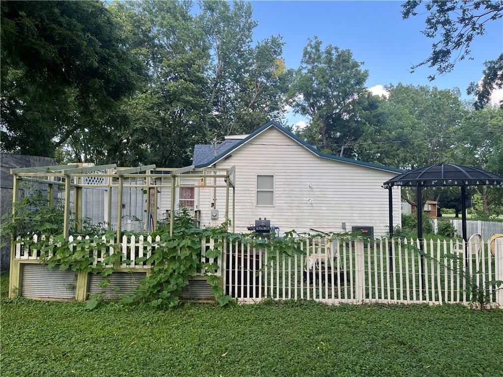 212 S Elm Street — photo 54