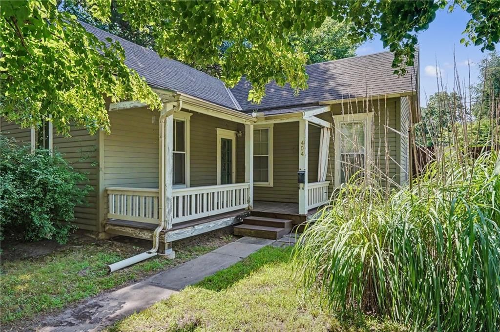 404 Elm Street, Lawrence