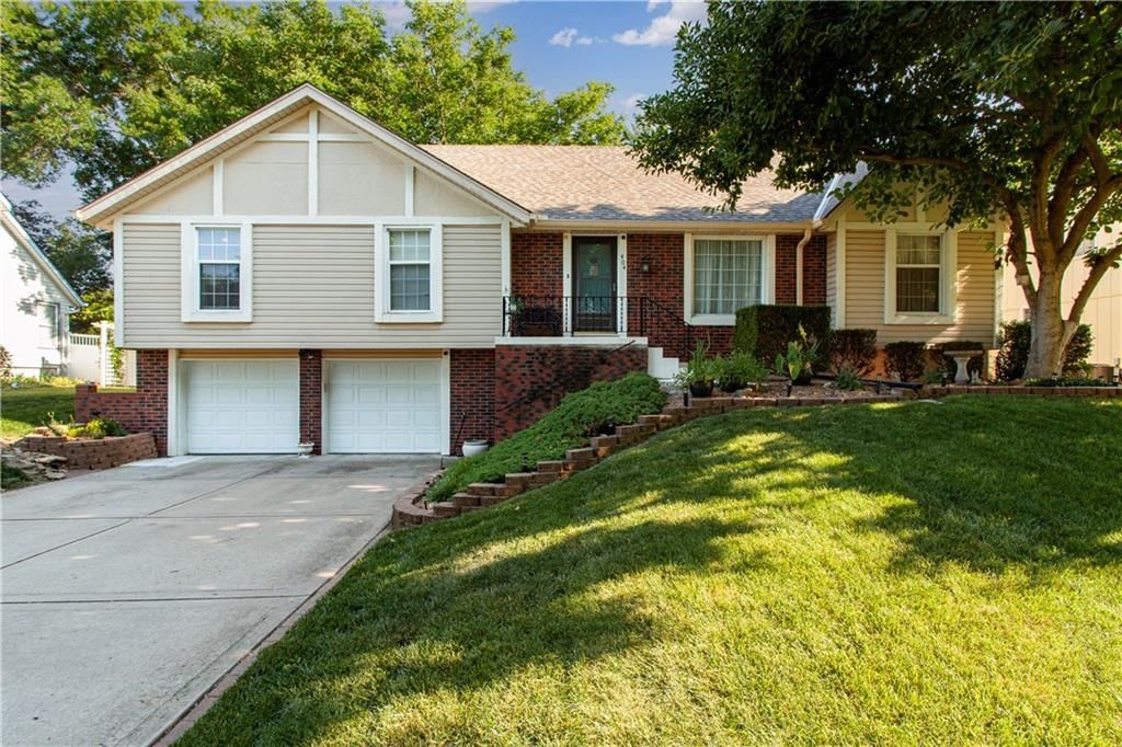 404 NE Locust Drive, Blue Springs, MO