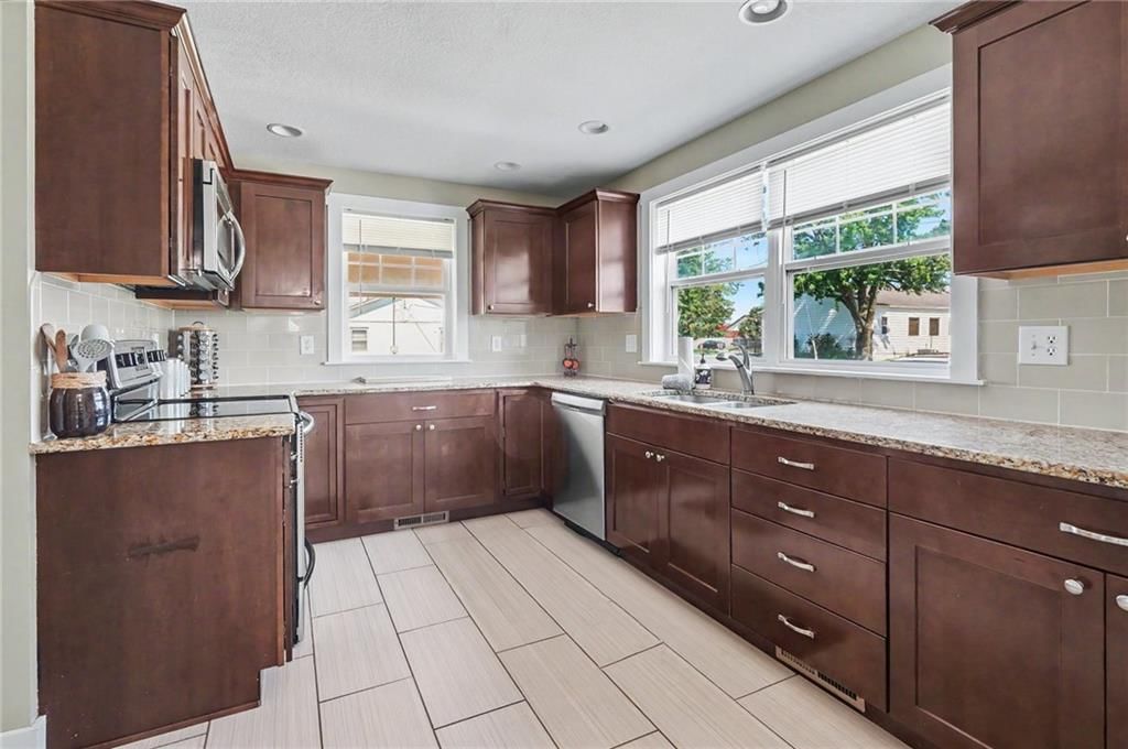 403 Baker Street — photo 13