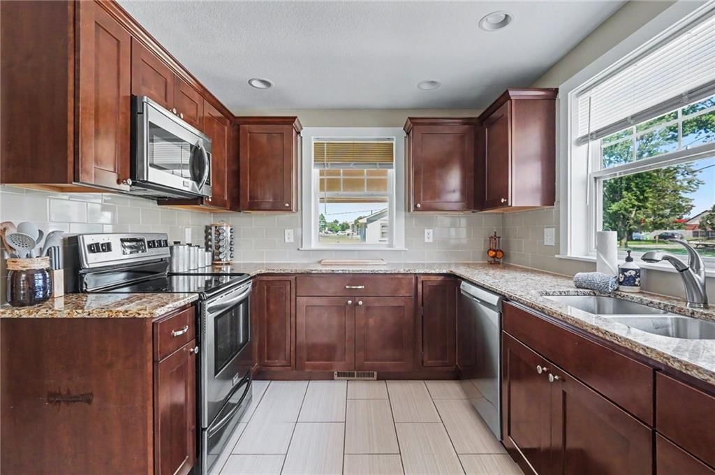 403 Baker Street — photo 16