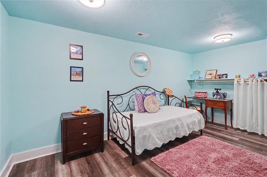 403 Baker Street — photo 33