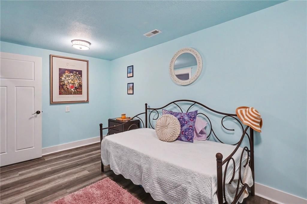 403 Baker Street — photo 35