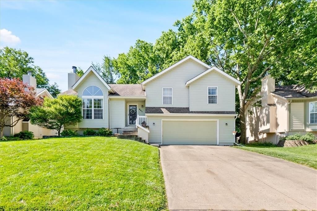941 E 126th Terrace, Olathe, KS