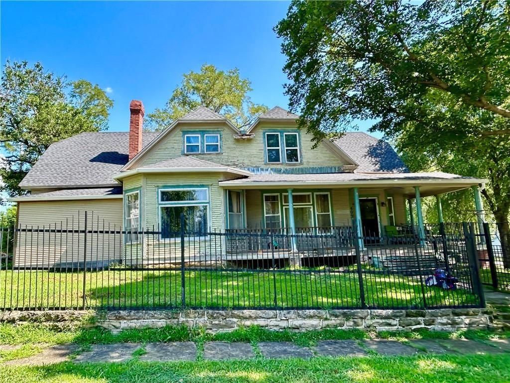 409 E Spring Street — photo 1