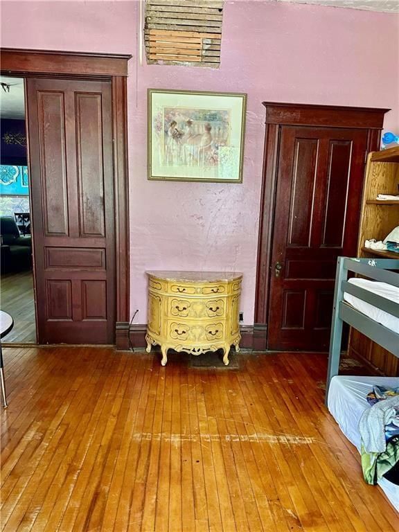409 E Spring Street — photo 11