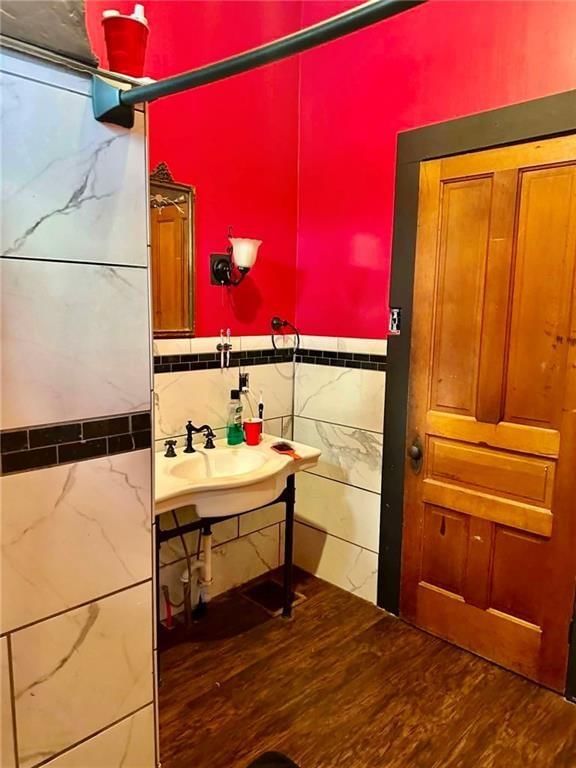 409 E Spring Street — photo 17