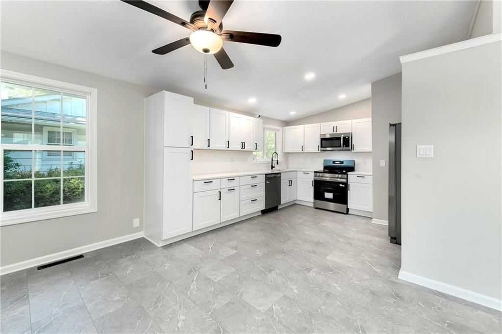 7132 Parallel Parkway — photo 8