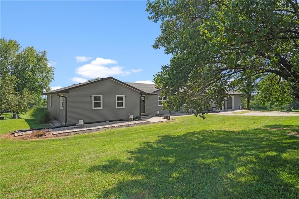 17739 Eisenhower Road — photo 4