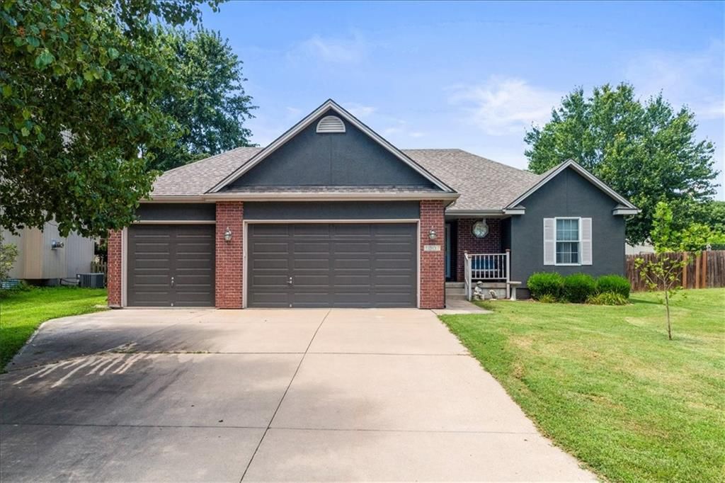 1307 SE Scenic Drive, Blue Springs, MO
