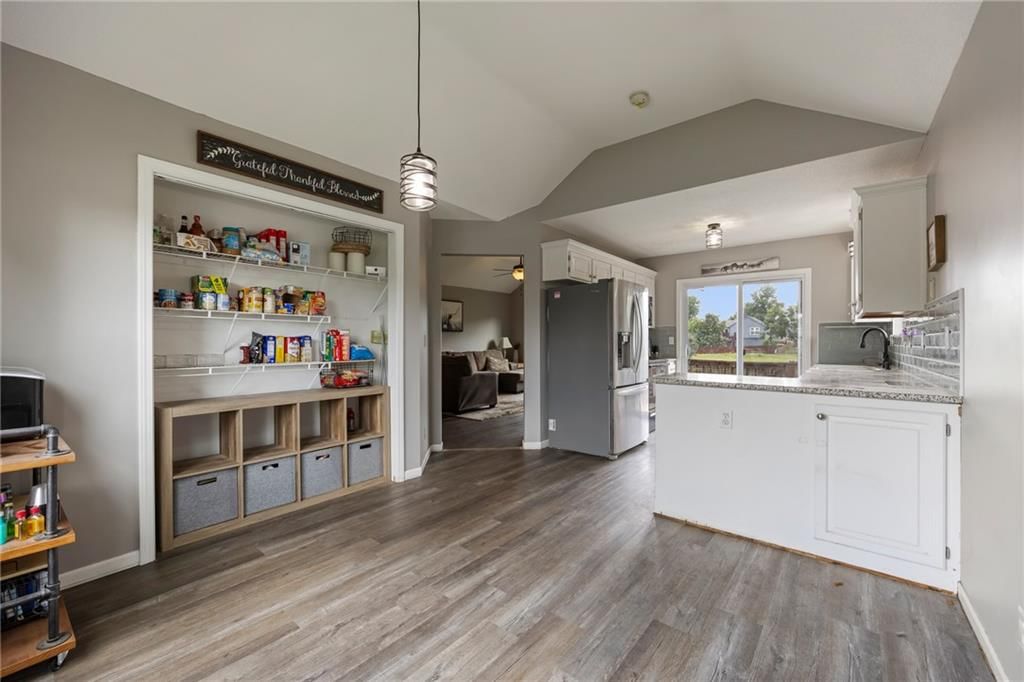 1045 E PUMPKIN RIDGE Street — photo 8