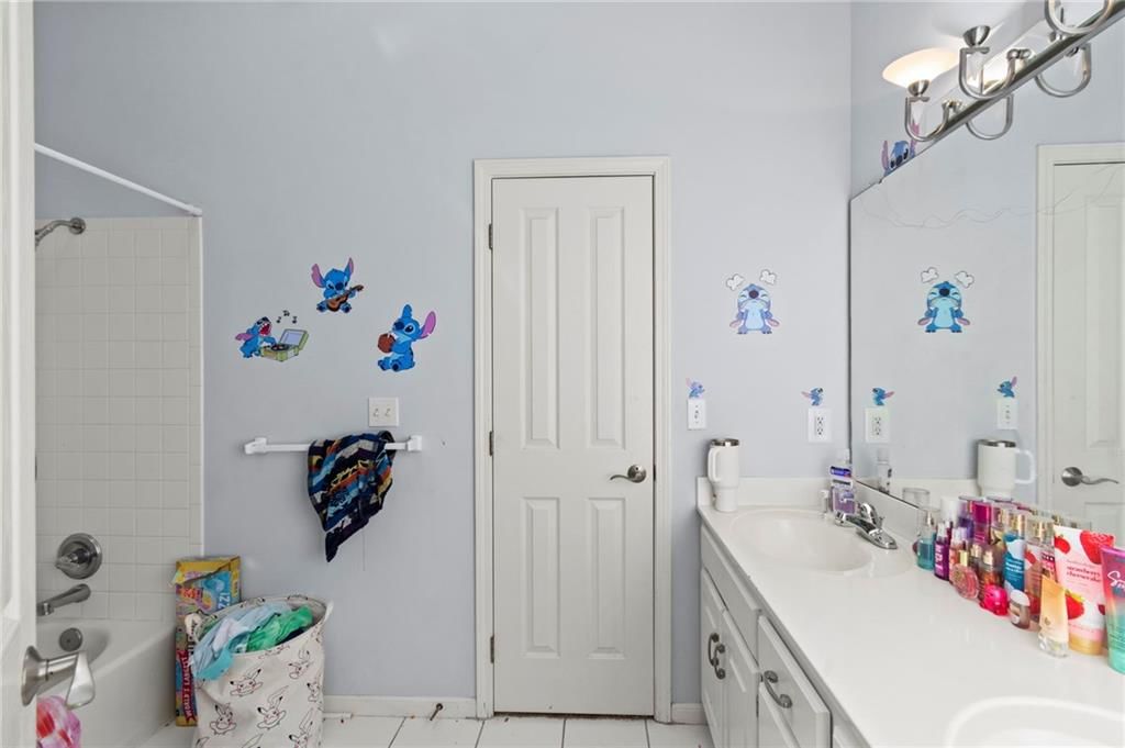 6304 N Kensington Court, Kansas City, MO