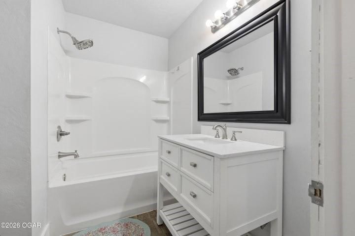 528 E 15th Street — photo 12