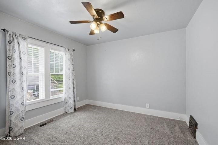 528 E 15th Street — photo 16