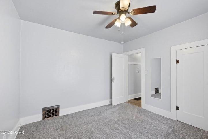 528 E 15th Street — photo 17