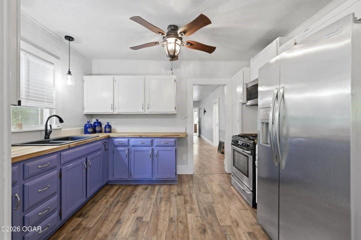 528 E 15th Street — photo 8