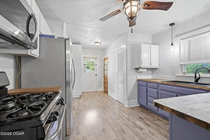 528 E 15th Street — photo 9