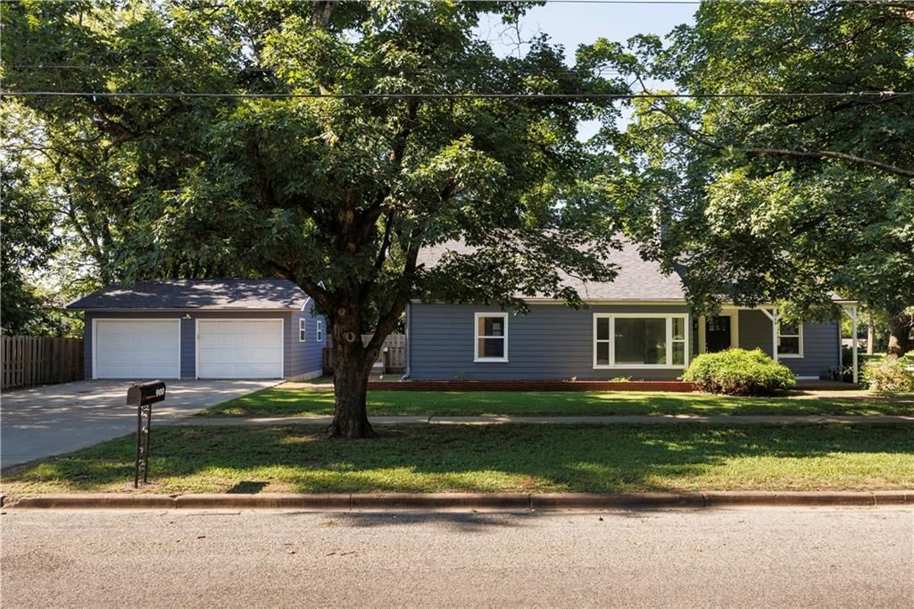 900 Adams Street, Fredonia