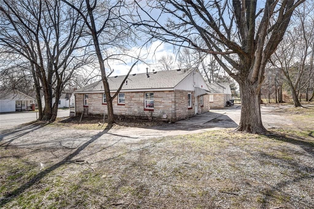 726 N Noland Road — photo 8