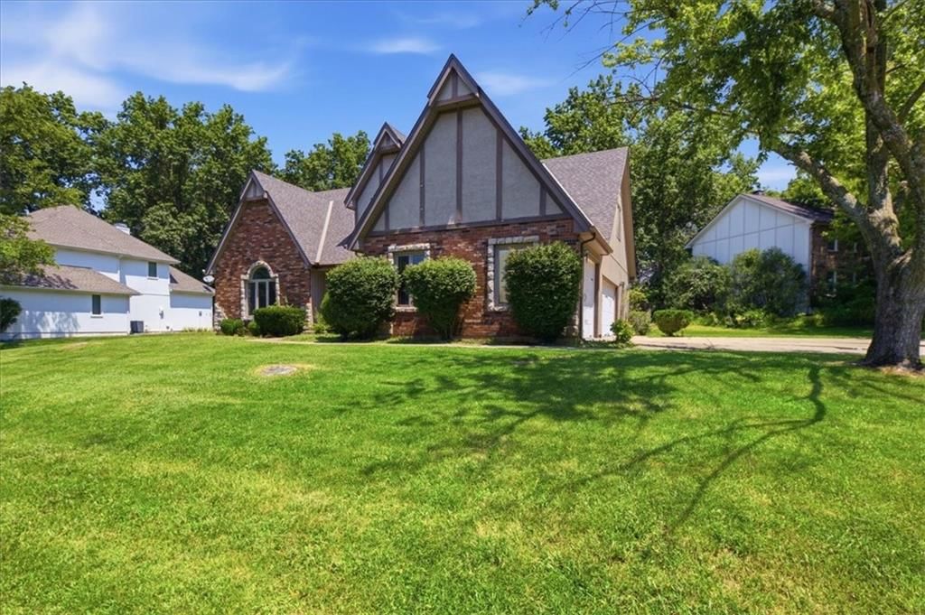 2227 SW Park avenue Circle, Blue Springs, MO