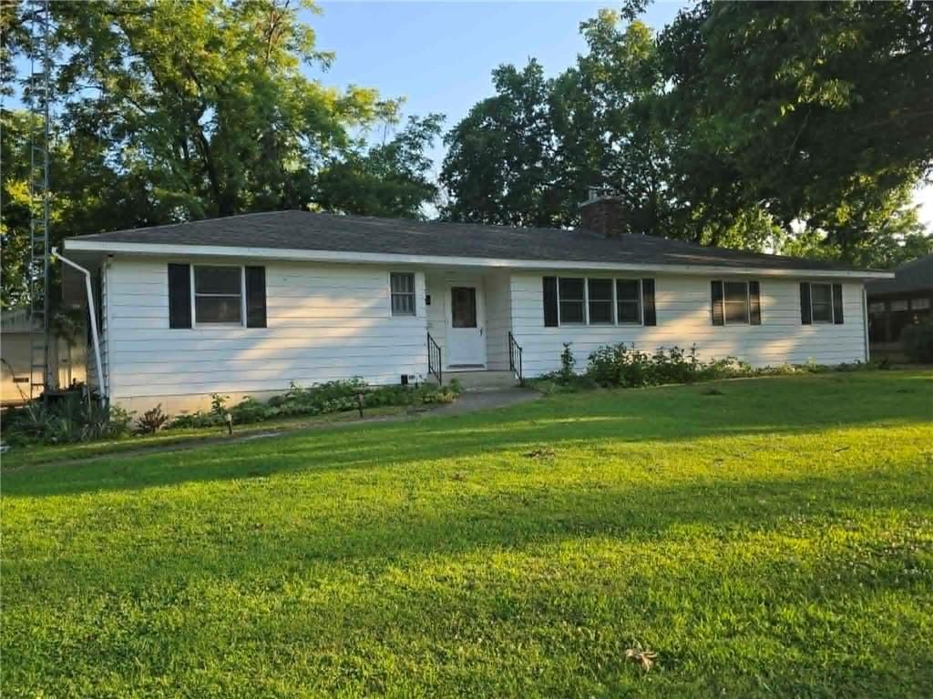 208 E Bodine Avenue, Clinton