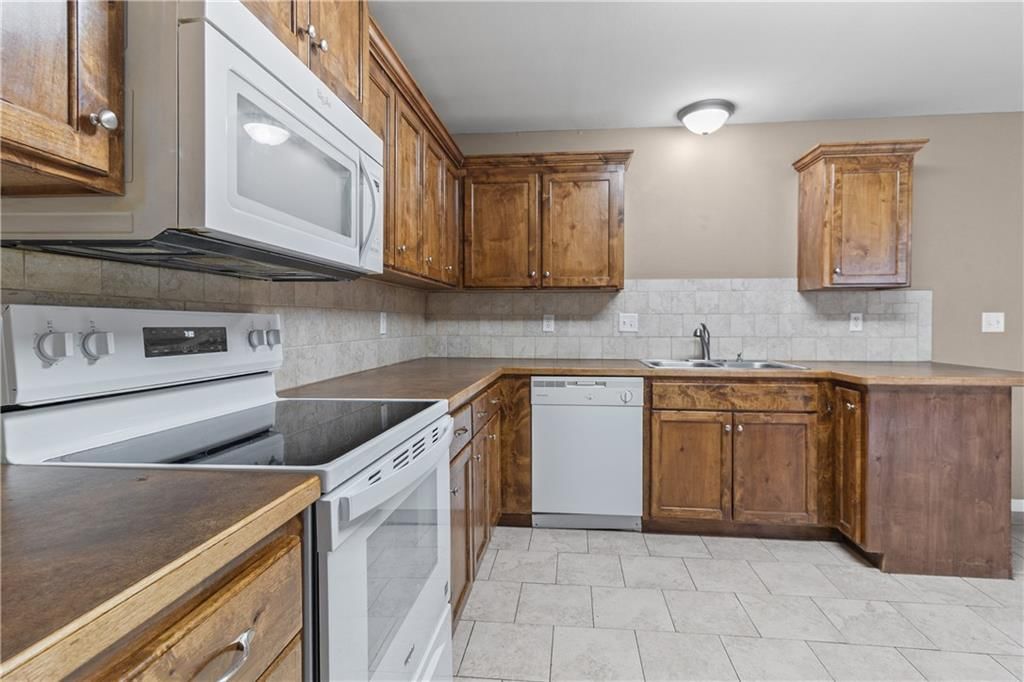 312 Grover Street — photo 2