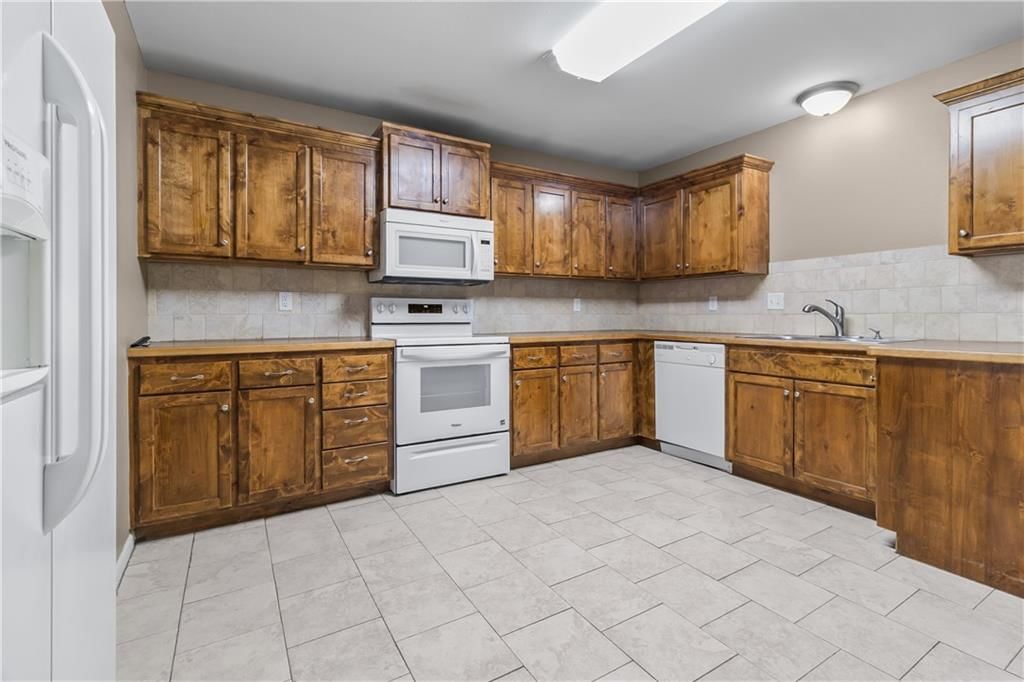 312 Grover Street — photo 3
